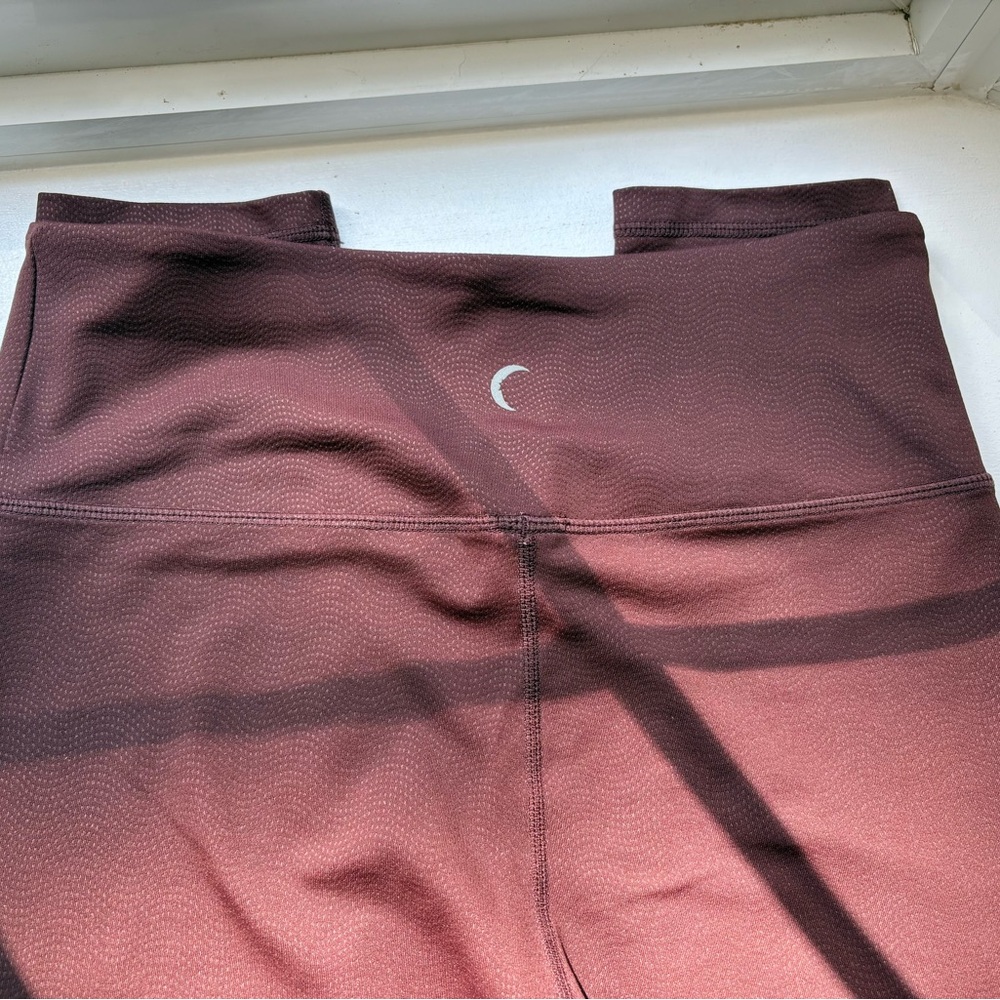 Zyia Leggings Purple/Maroon with small swirl print